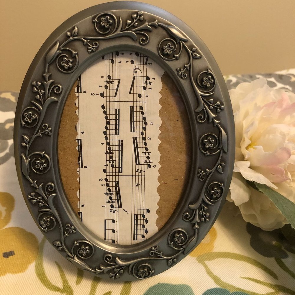 Malden Oval Picture frame